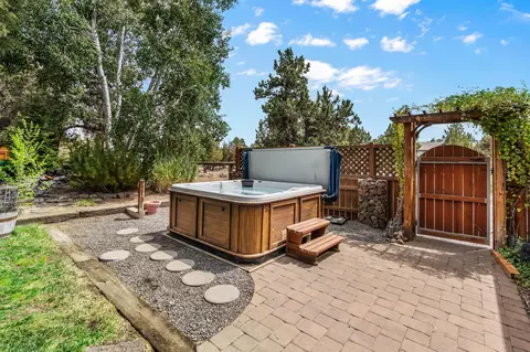 64510 Sylvan Loop, Bend, OR 97701 photo 21