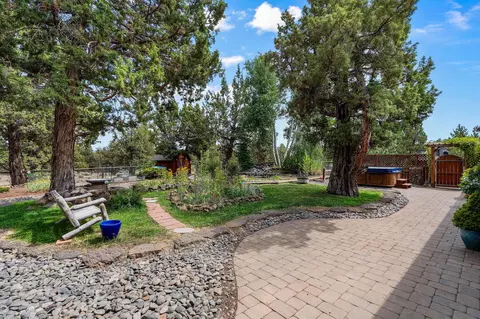 64510 Sylvan Loop, Bend, OR 97701 photo 17