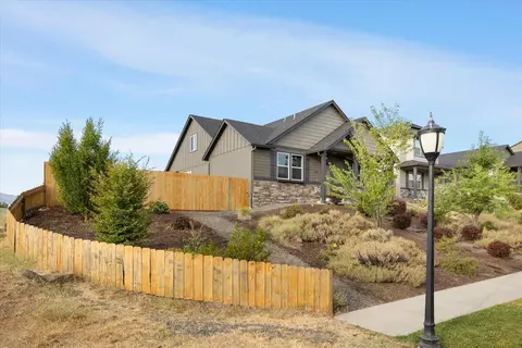 2296 College Way, Medford, OR 97504