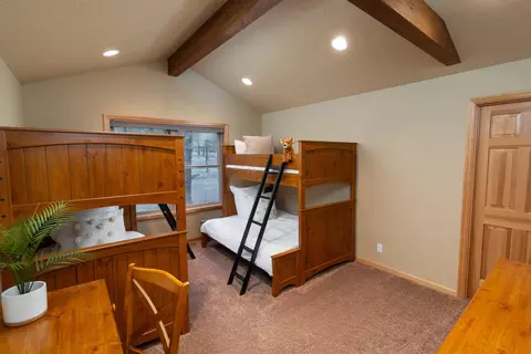 Bedroom - 57404 Quartz Mountain Ln, Sunriver, OR 97707 photo 4 of 4