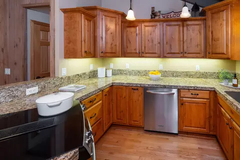 Kitchen - 57404 Quartz Mountain Ln, Sunriver, OR 97707 photo 2 of 2