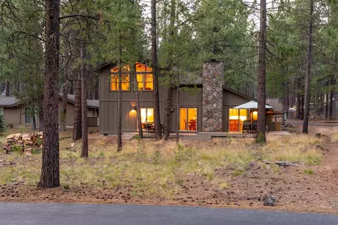 Exterior - 57404 Quartz Mountain Ln, Sunriver, OR 97707 photo 4 of 4