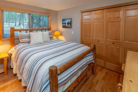 Bedroom - 57404 Quartz Mountain Ln, Sunriver, OR 97707 photo 3 of 4