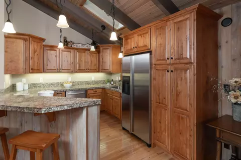 Kitchen - 57404 Quartz Mountain Ln, Sunriver, OR 97707 photo 1 of 2