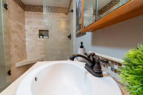 Bath - 57404 Quartz Mountain Ln, Sunriver, OR 97707 photo 2 of 4