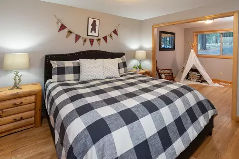 Bedroom - 57404 Quartz Mountain Ln, Sunriver, OR 97707 photo 1 of 4