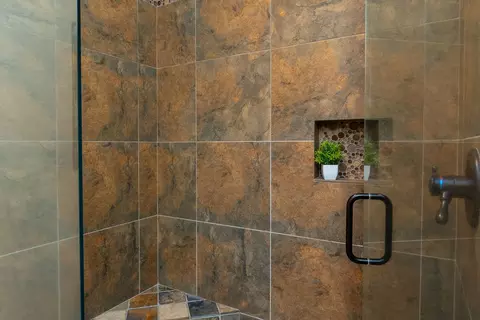 Bath - 57404 Quartz Mountain Ln, Sunriver, OR 97707 photo 4 of 4