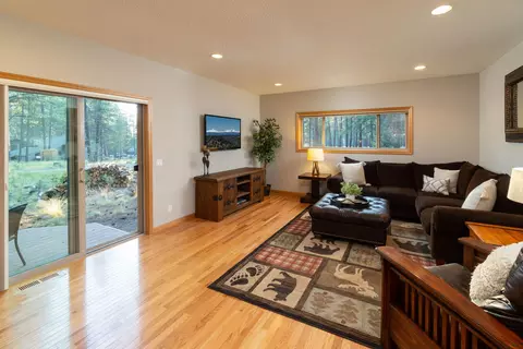 Living - 57404 Quartz Mountain Ln, Sunriver, OR 97707 photo 2 of 3
