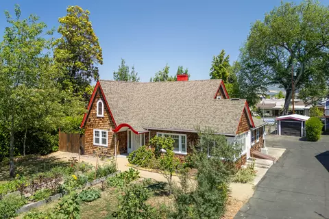 989 S Oakdale Ave, Medford, OR 97501