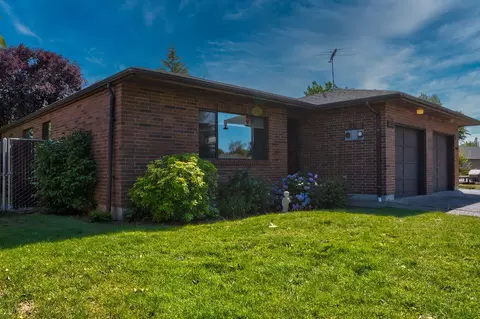 1678 SW Wright St, Mcminnville, OR 97128