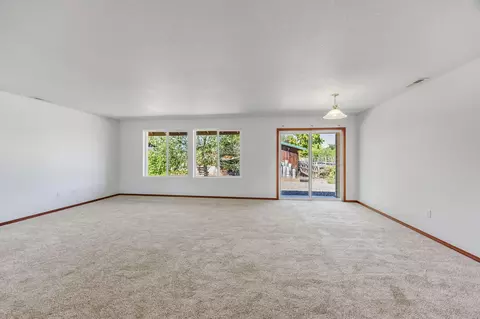 6807 Pinehurst St, Central Point, OR 97502 photo 4