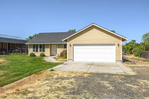 6807 Pinehurst St, Central Point, OR 97502 photo 2