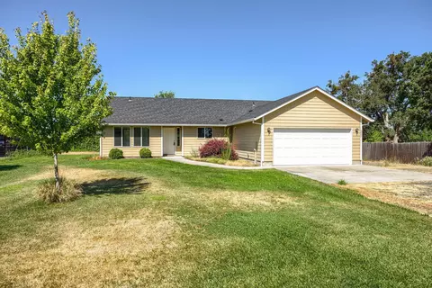 6807 Pinehurst St, Central Point, OR 97502