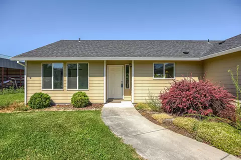 6807 Pinehurst St, Central Point, OR 97502 photo 3