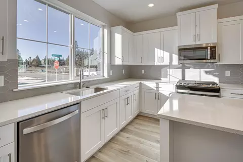 3103 NE Rock Ledge Ave, Bend, OR 97701 photo 8