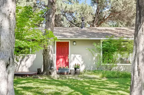 61346 Robin Hood Ln, Bend, OR 97702