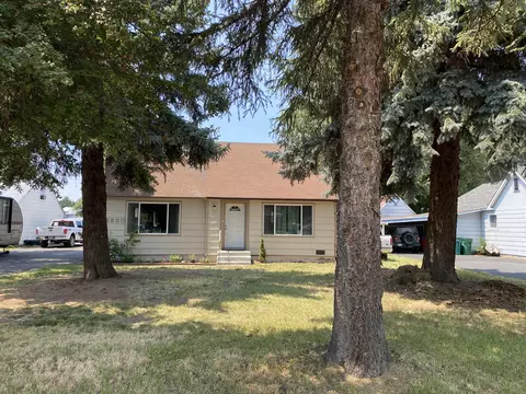 3830 Summers Ln, Klamath Falls, OR 97603