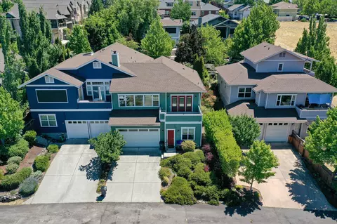 911 Patton Ln, Ashland, OR 97520