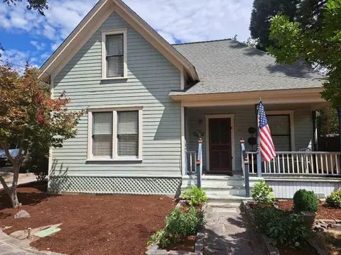 1031 Second Ave, Gold Hill, OR 97525