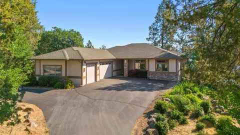 11629 Crossbill Dr, Klamath Falls, OR 97601