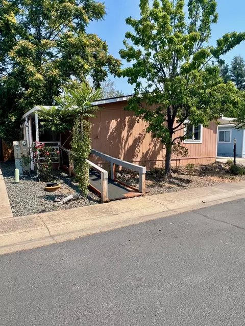 93 Northridge Ter #SPC 30, Medford, OR 97501