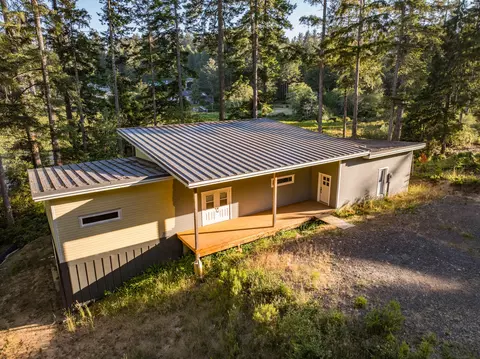 83491 Jensen Ln, Florence, OR 97439