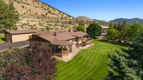 12520 Lisa Rd, Klamath Falls, OR 97603