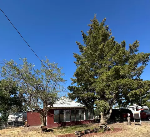 31 3rd St, Metolius, OR 97741