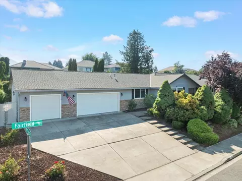 2390 Fairfield Dr, Medford, OR 97504