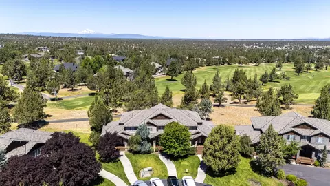 8515 Golden Pheasant Ct, Redmond, OR 97756