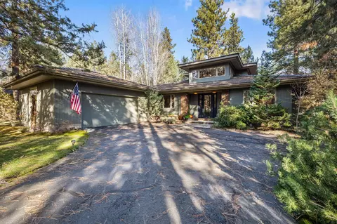 19380 Soda Springs Dr, Bend, OR 97702