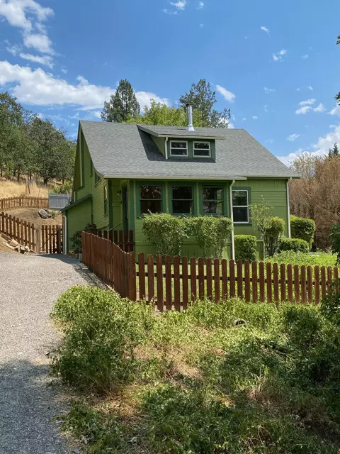603 Dardanelles St, Gold Hill, OR 97525