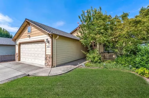 920 Village Cir, Medford, OR 97504