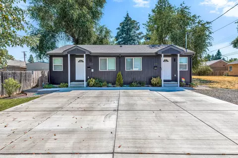 1017-1019 Plum St, Medford, OR 97501