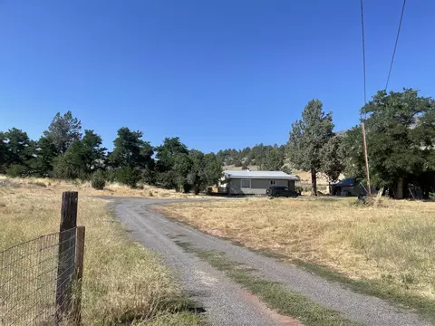 6067 Uhrmann Rd, Klamath Falls, OR 97601