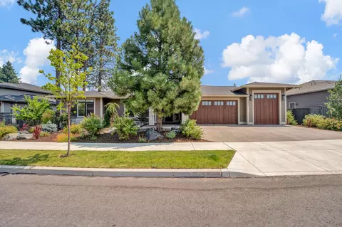 60886 SW Deer Creek Pl, Bend, OR 97702
