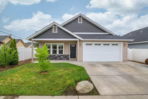240 SW Marionberry Ln, Grants Pass, OR 97527
