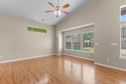 314 Live Oak Loop, Central Point, OR 97502 photo 4