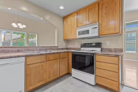 314 Live Oak Loop, Central Point, OR 97502 photo 12