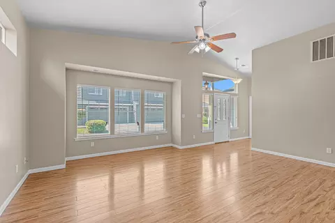 314 Live Oak Loop, Central Point, OR 97502 photo 5
