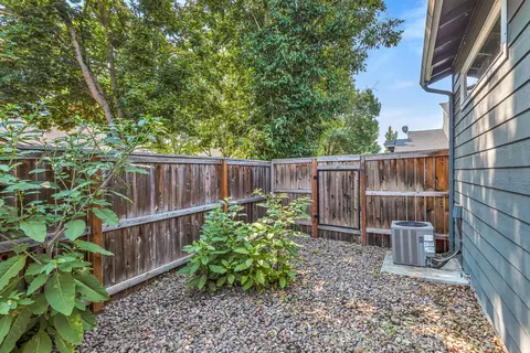 314 Live Oak Loop, Central Point, OR 97502 photo 28