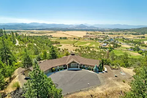 255 Del Isle Way, Eagle Point, OR 97524