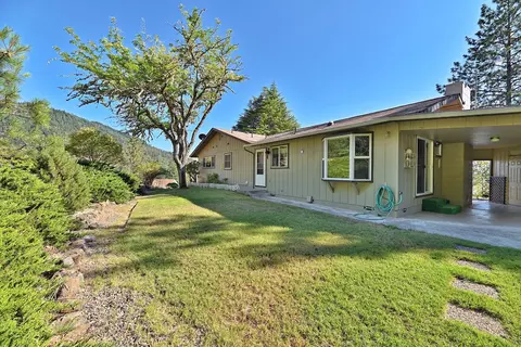 105 Old Oak Cir, Grants Pass, OR 97526