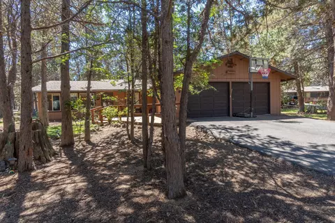 61531 Friar Tuck Ln, Bend, OR 97702
