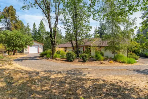 3292 Helgeson Ln, Grants Pass, OR 97527