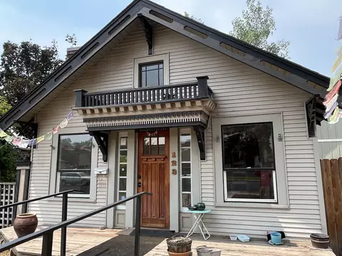 123 SW 9th St, Redmond, OR 97756