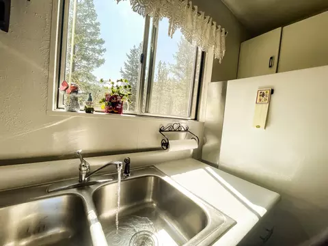 Kitchen - 62305 Haggard Loop, John Day, OR 97845 photo 2 of 3
