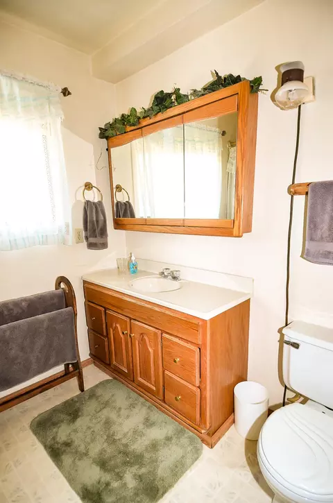 Bath - 62305 Haggard Loop, John Day, OR 97845 photo 1 of 2