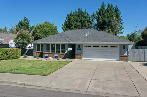 2449 Greenridge Dr, Medford, OR 97504