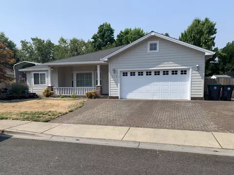 327 Donna Way, Central Point, OR 97502